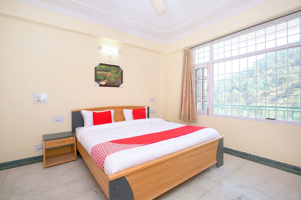 OYO Home 14077 Serene Hill View 2bhk, Kasauli, Kasauli