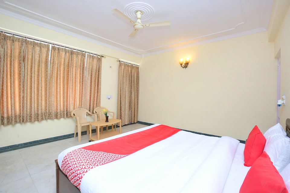 OYO Home 14077 Serene Hill View 2bhk, Kasauli, Kasauli