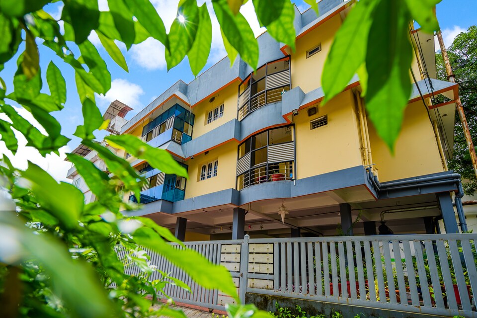 OYO Home 14081 Cozy Stay, Kaloor Kochi, Kochi