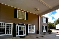Plantation Oaks Suites & Inn Millington