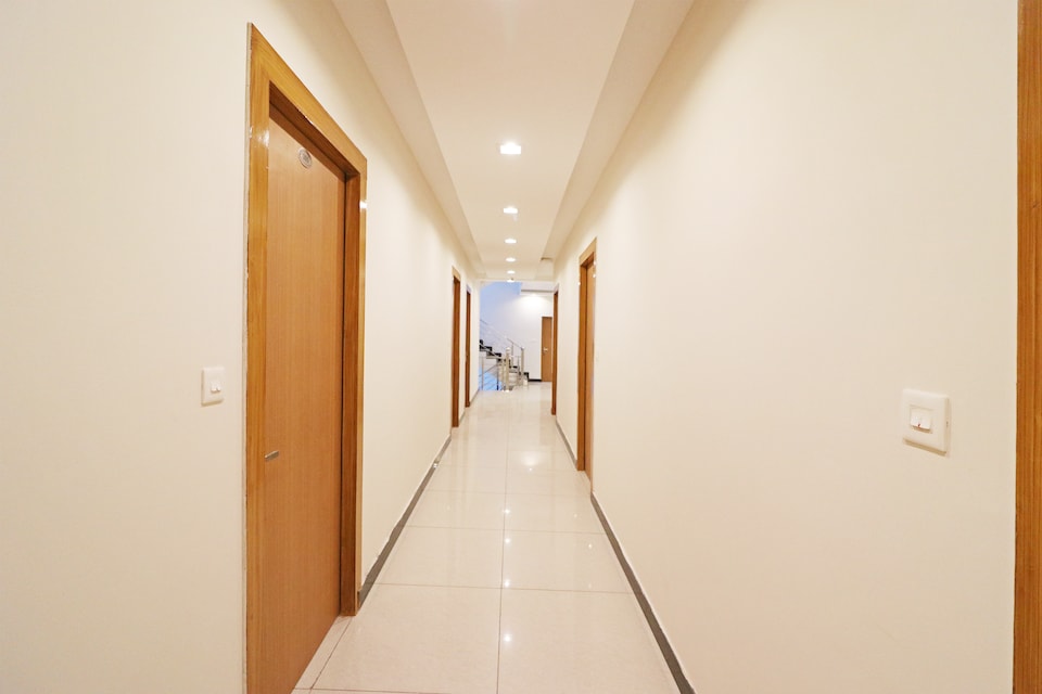 Hotel O Green Comfort, Dehradun Railway Station, देहरादून