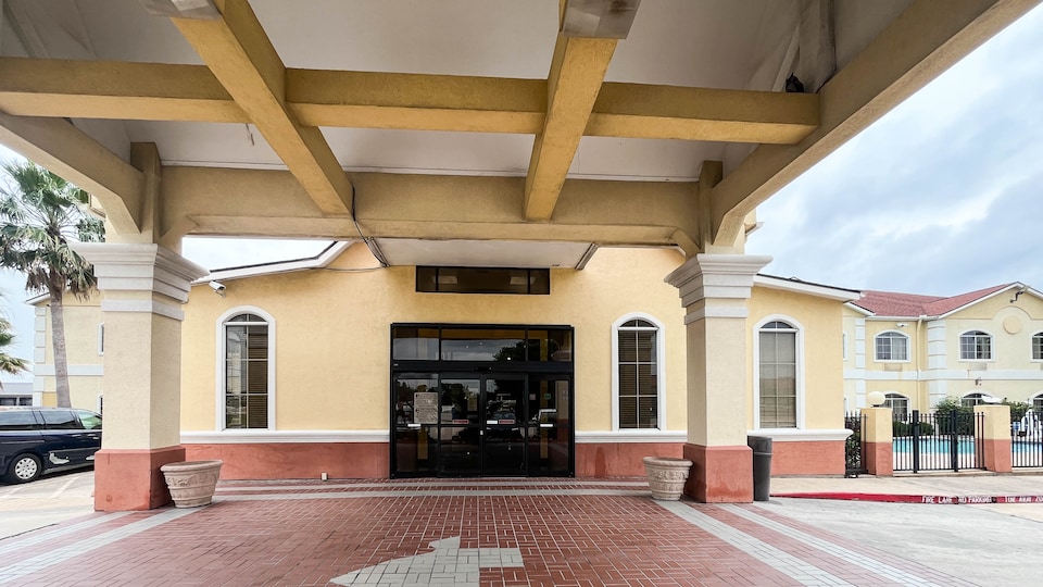 Studio 6 Suites Houston, TX - Spring, C77090, Houston