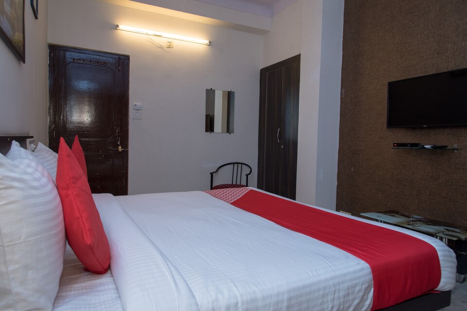 OYO 14118 Hotel Kalika Palace, Fateh Sagar, Udaipur