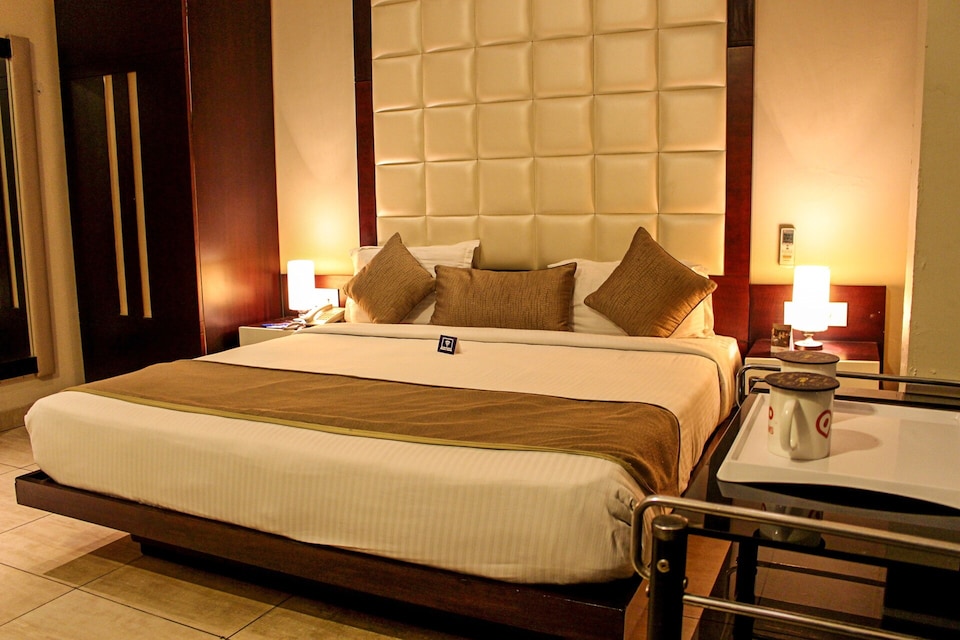 OYO Hotel Samrat Heavens, Meerut, मेरठ