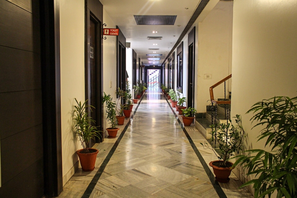 OYO Hotel Samrat Heavens, Meerut, मेरठ