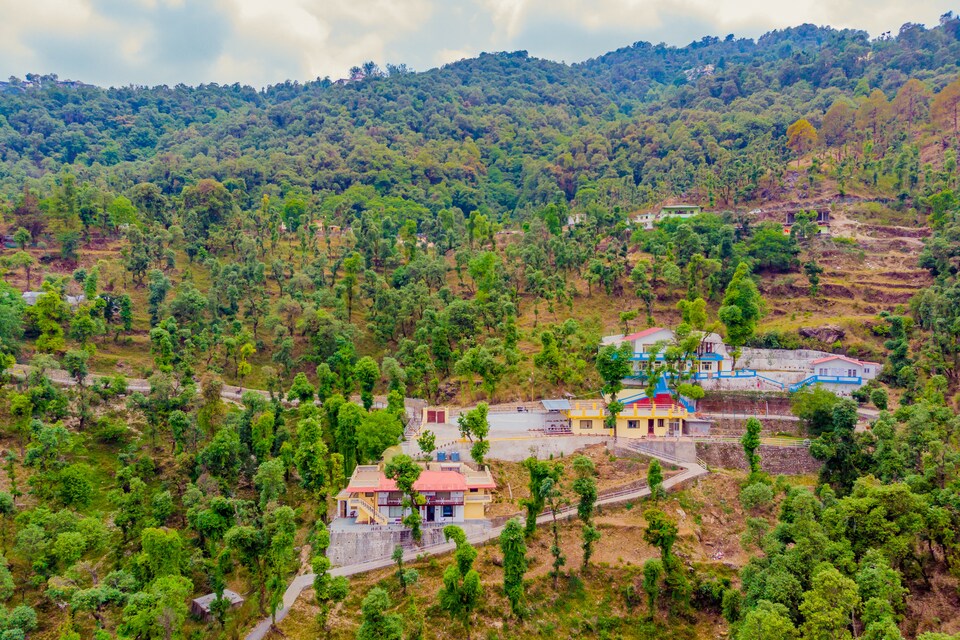 OYO Home 14137 Luxurious Valley View 3BHK, Company Garden Mussoorie, Mussoorie