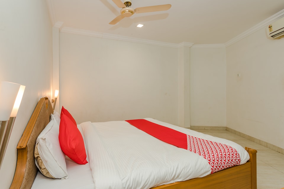 OYO 14142 Hotel Ashray, Main Market Ujjain, Ujjain