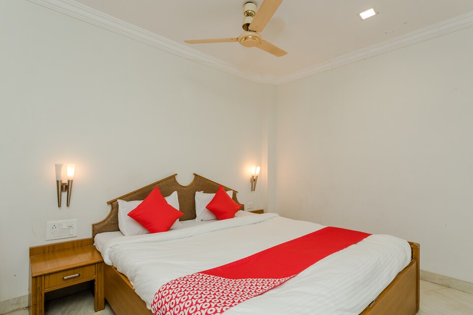 OYO 14142 Hotel Ashray, Main Market Ujjain, Ujjain