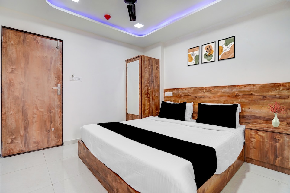 Collection O Prahlad Nagar Road Formerly Hotel Aura Inn, Satellite-Prahlad Nagar Ahmedabad, Ahmedabad