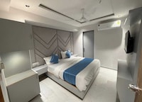 Collection O Prahlad Nagar Road Formerly Hotel Aura Inn
