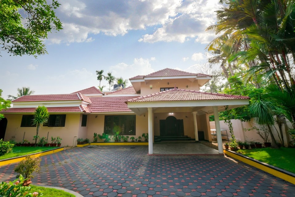 OYO Home 14145 Spacious 4BHK, Kaloor Kochi, Kochi