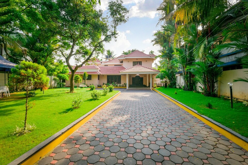 OYO Home 14145 Spacious 4BHK, Kaloor Kochi, Kochi