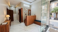 OYO 844501 Royal Hotel