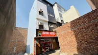 OYO 844501 Royal Hotel