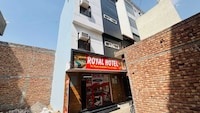 OYO 844501 Royal Hotel