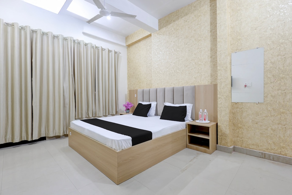 HOTEL O SRN Hotel & Guest House, Golghar, Gorakhpur