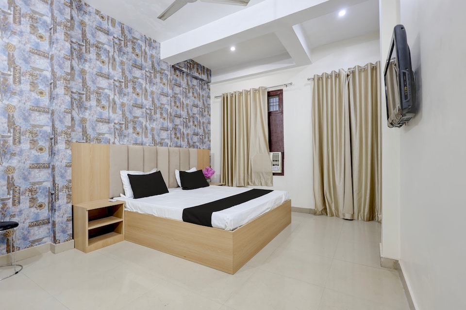 HOTEL O SRN Hotel & Guest House, Golghar, Gorakhpur