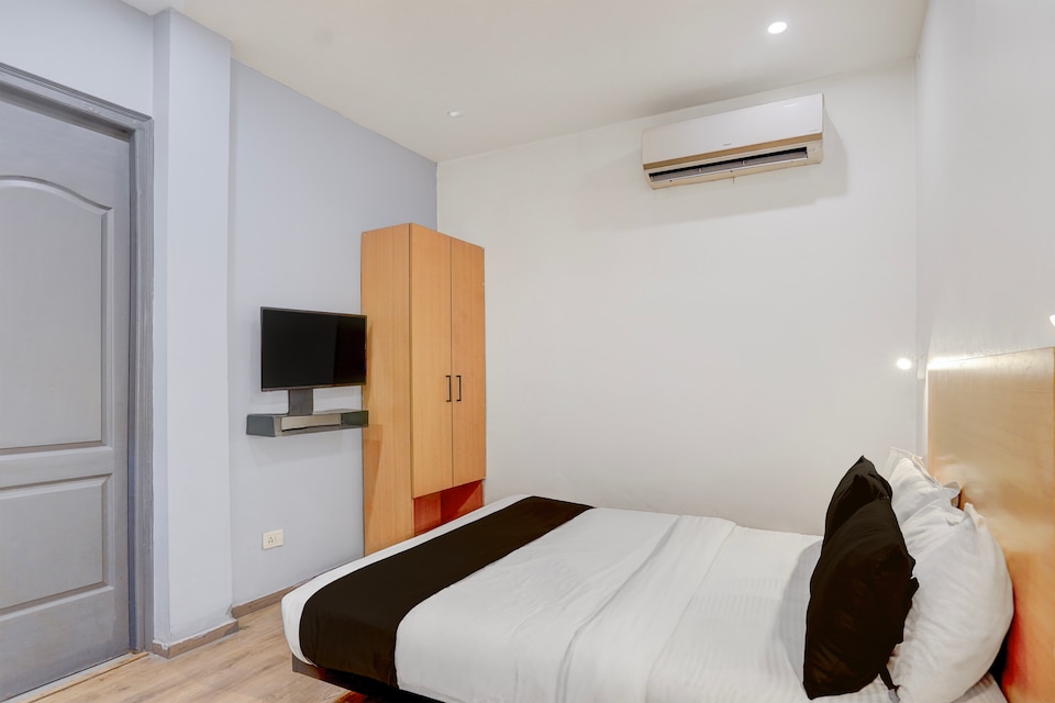 Townhouse Siddharth vihar hotel golden world and banquet, Ghaziabad City, Ghaziabad