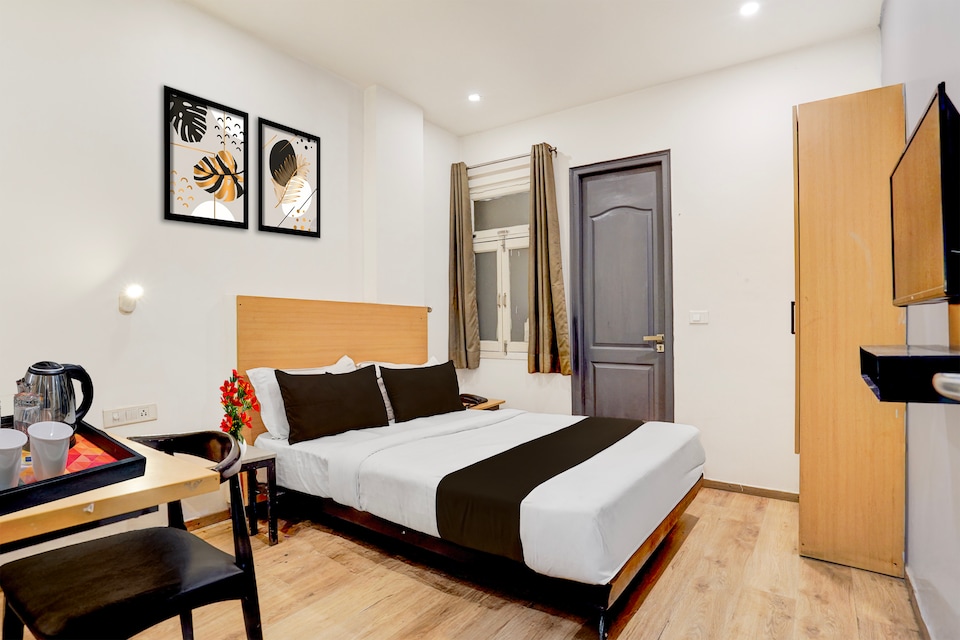 Townhouse Siddharth vihar hotel golden world and banquet, Ghaziabad City, Ghaziabad