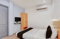 Townhouse Siddharth vihar hotel golden world and banquet
