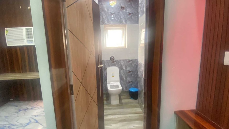 Hotel O Dream Palace , Howrah Kolkata, Kolkata