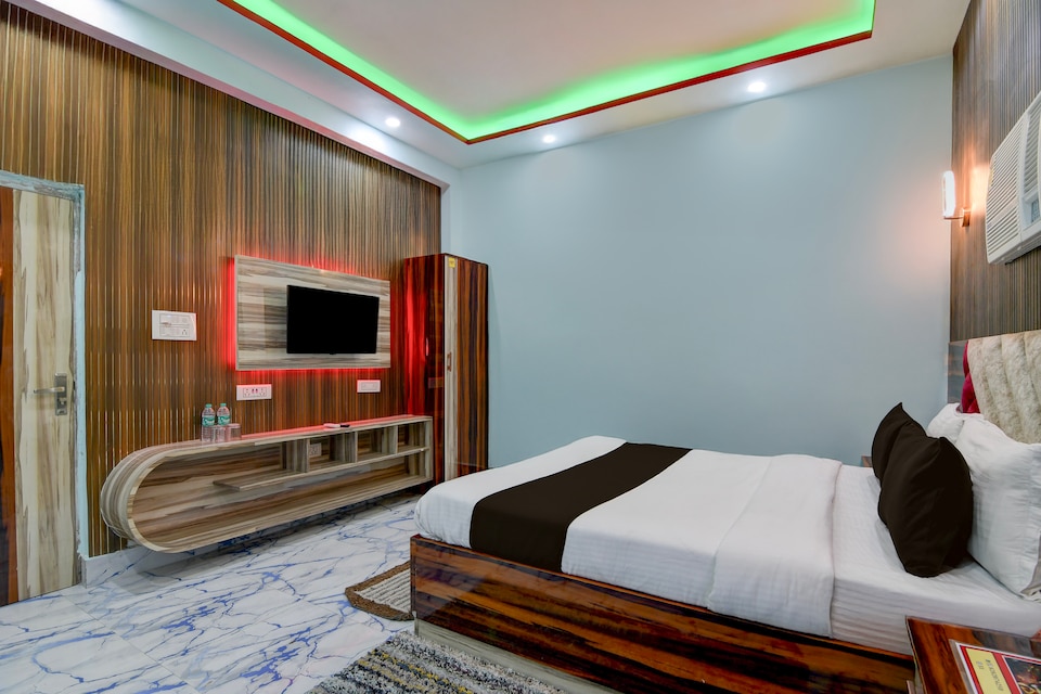 Hotel O Dream Palace , Howrah Kolkata, Kolkata