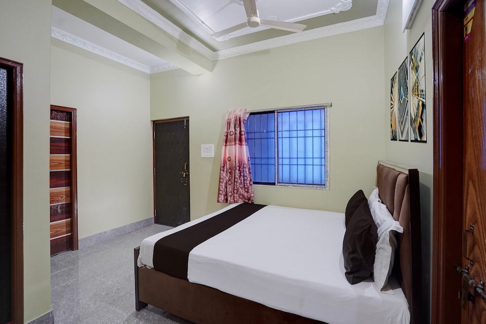 SPOT ON Crystal Crown Hotel , Patna, Patna