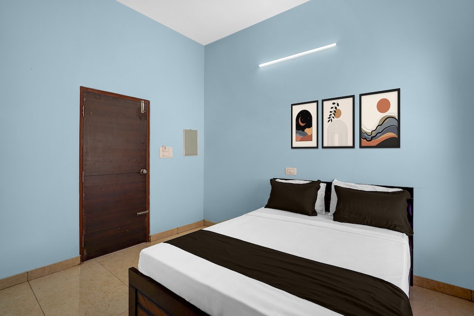 Hotel O SRI VENKATADRI ROOM, Peenya Bangalore, Bangalore
