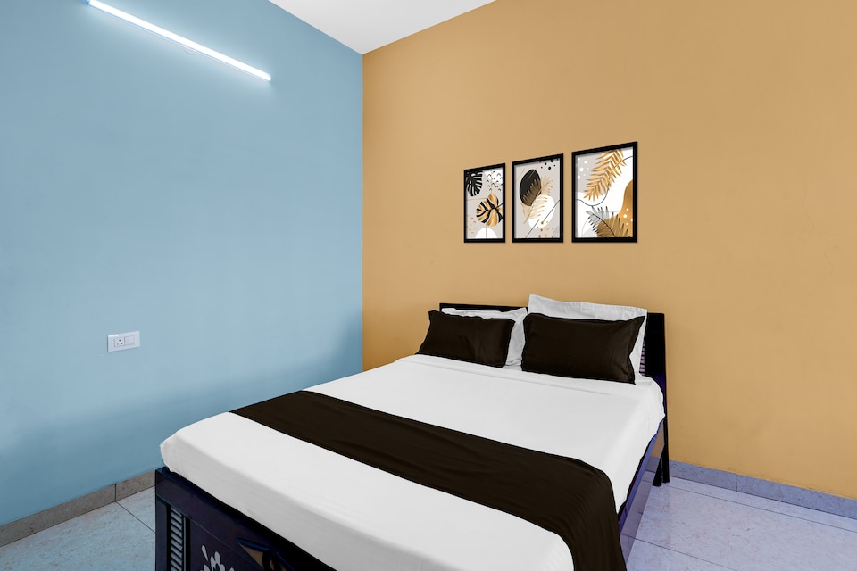 Hotel O SRI VENKATADRI ROOM, Peenya Bangalore, Bangalore