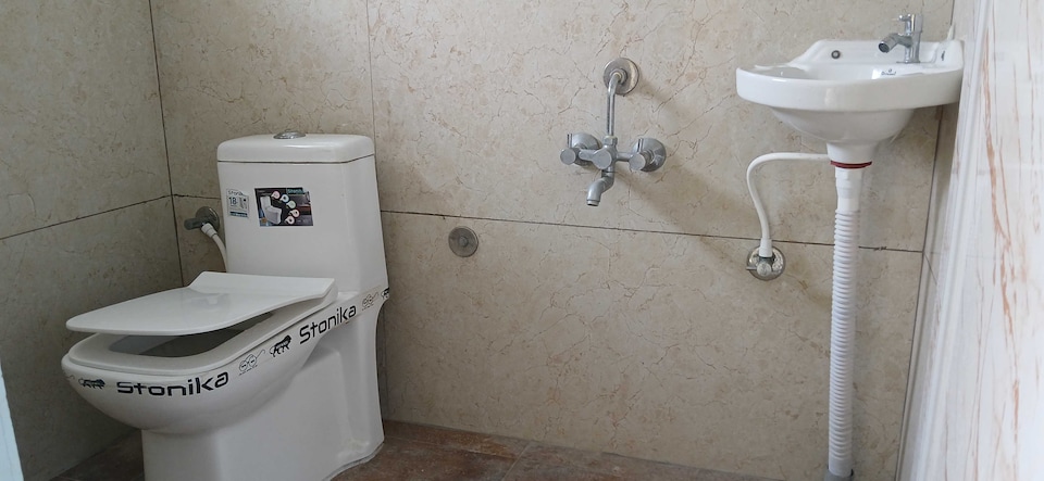 Hotel O SRI VENKATADRI ROOM, Peenya Bangalore, Bangalore