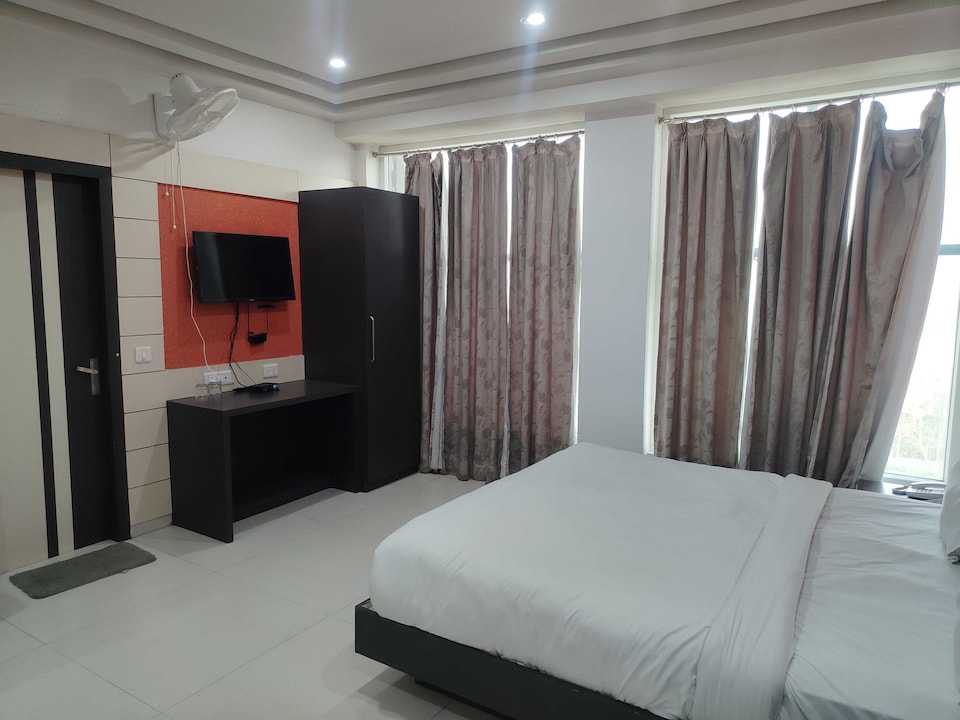 Palette - Seven Axis Hotels By 4 Square, Vaishali Kaushambi Metro, Ghaziabad