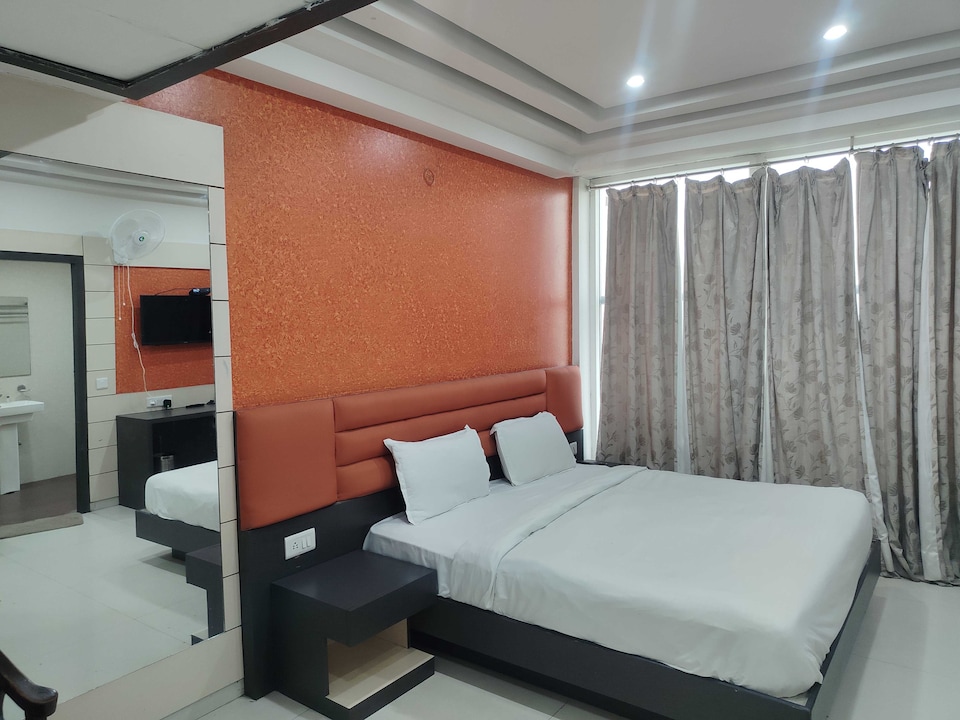 Palette - Seven Axis Hotels By 4 Square, Vaishali Kaushambi Metro, Ghaziabad