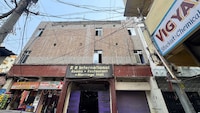 Hotel O R R International 