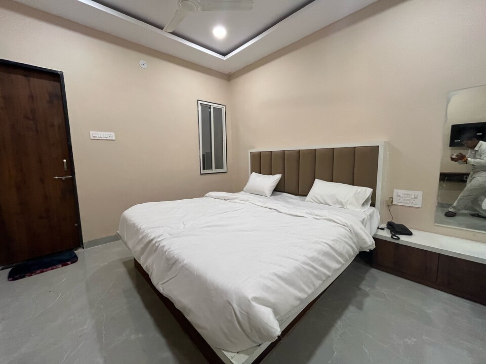 Collection O Indore International Airport Formerly Shrivanyaa, Rajender Nagar, Indore