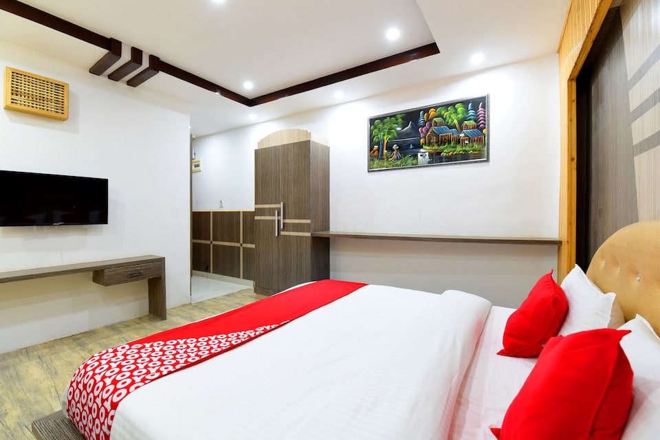 OYO 14177 Hotel Hhh, Shoghi, Shimla