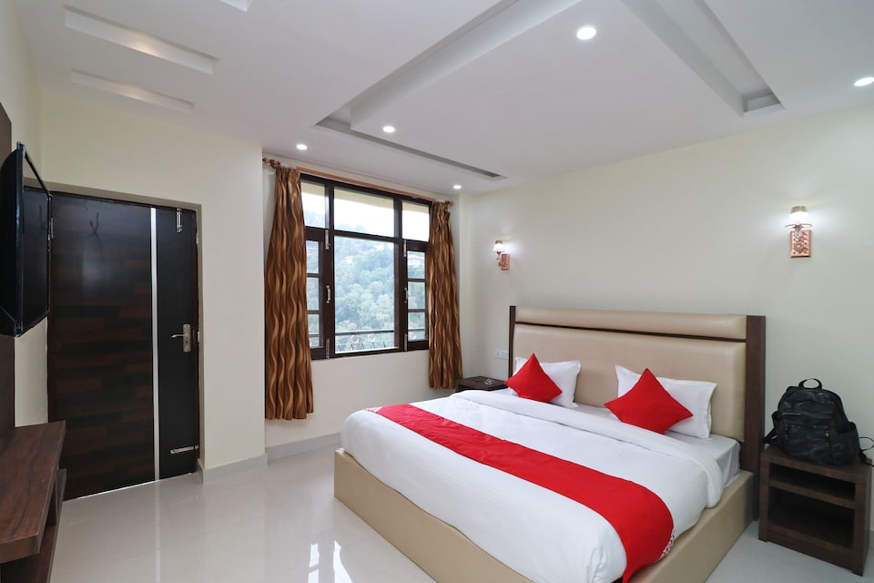OYO Home 14188 Mountain View 1RK, Gandhi Chowk Mussoorie, Mussoorie