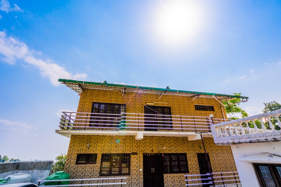 OYO Home 14191 Studio Valley View, Picture palace Mussoorie, Mussoorie