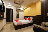 OYO 14194 Hotel Deccan Lodging and Boarding