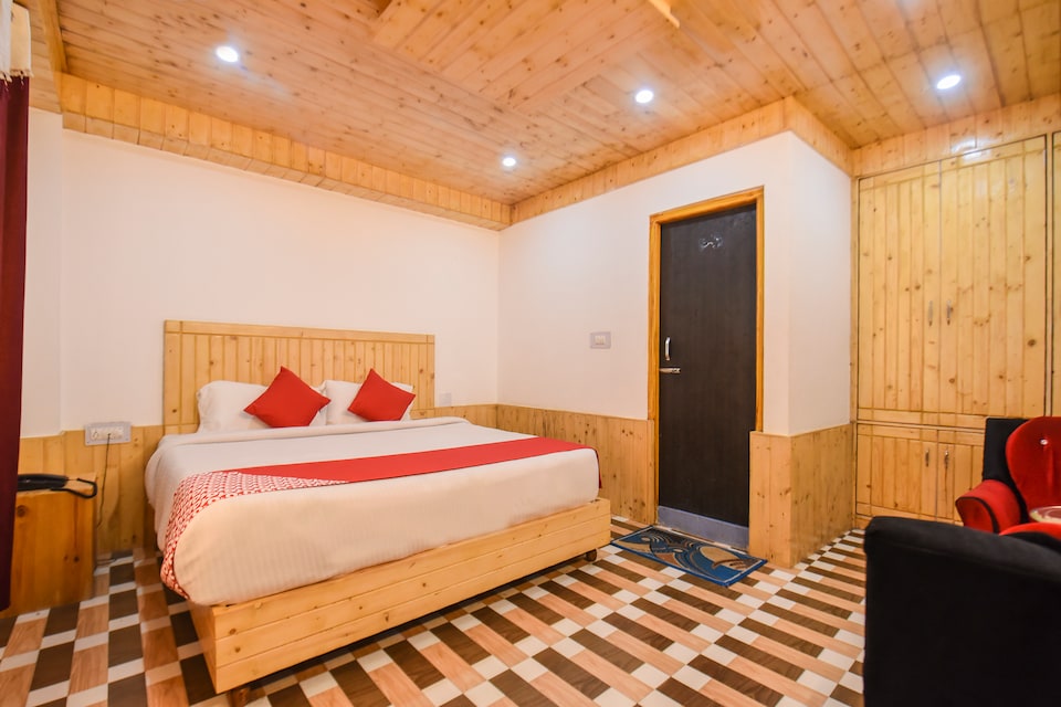 OYO 14202 Rajinder Regency, Kachighati, Shimla