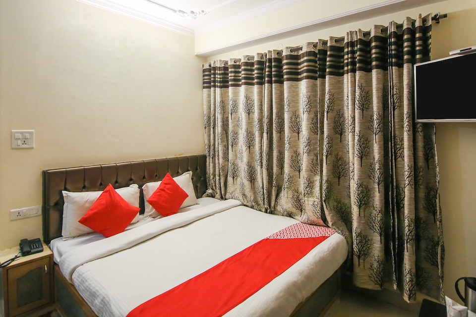 OYO 14212 Tanwar Regency, Chotta Shimla, Shimla