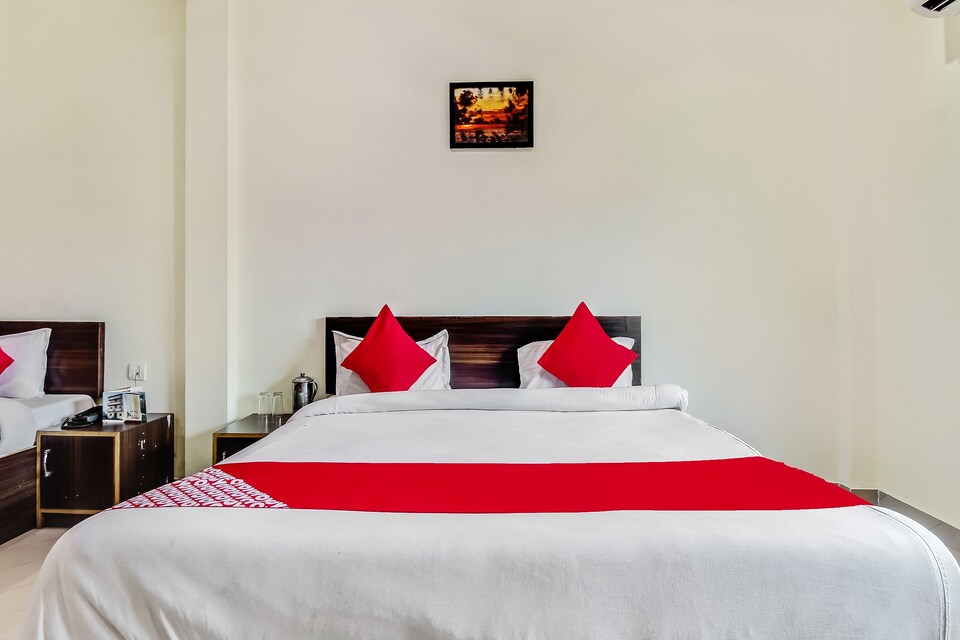 OYO Hotel Banshi, Shilpgram, Agra