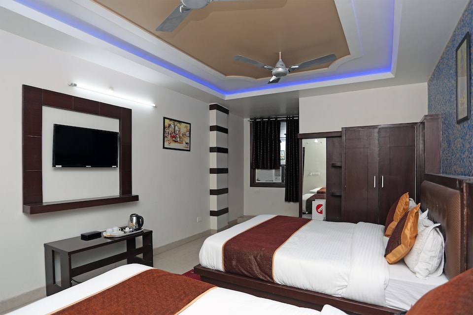 HOTEL O B R INTERNATIONAL, Fatehabad Road, आगरा