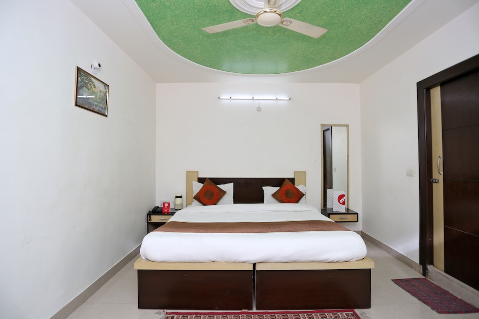 HOTEL O B R INTERNATIONAL, Fatehabad Road, आगरा