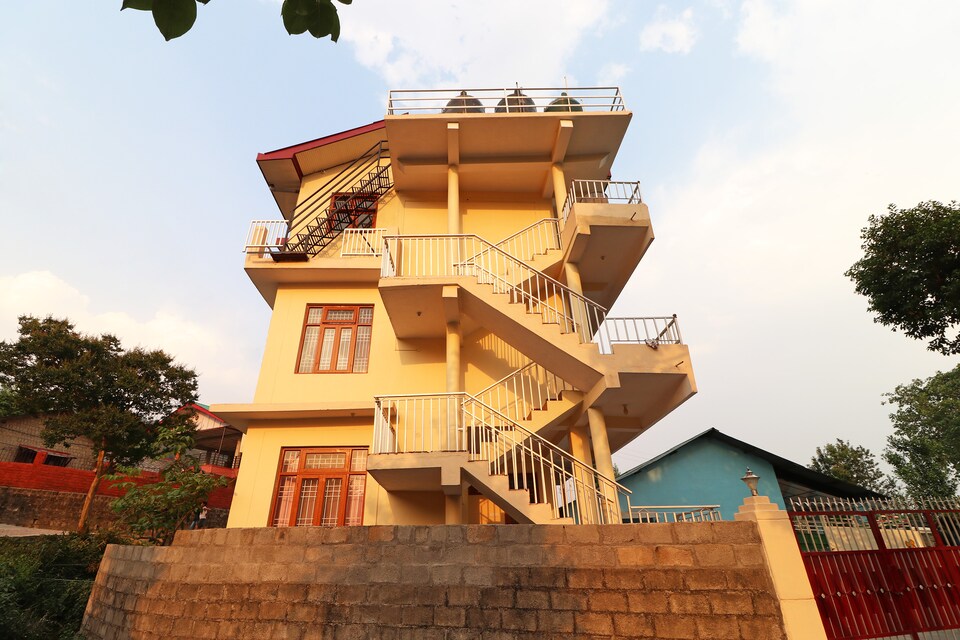 OYO Home 14221 Cozy 1 BHK, Dharamshala, Dharamshala