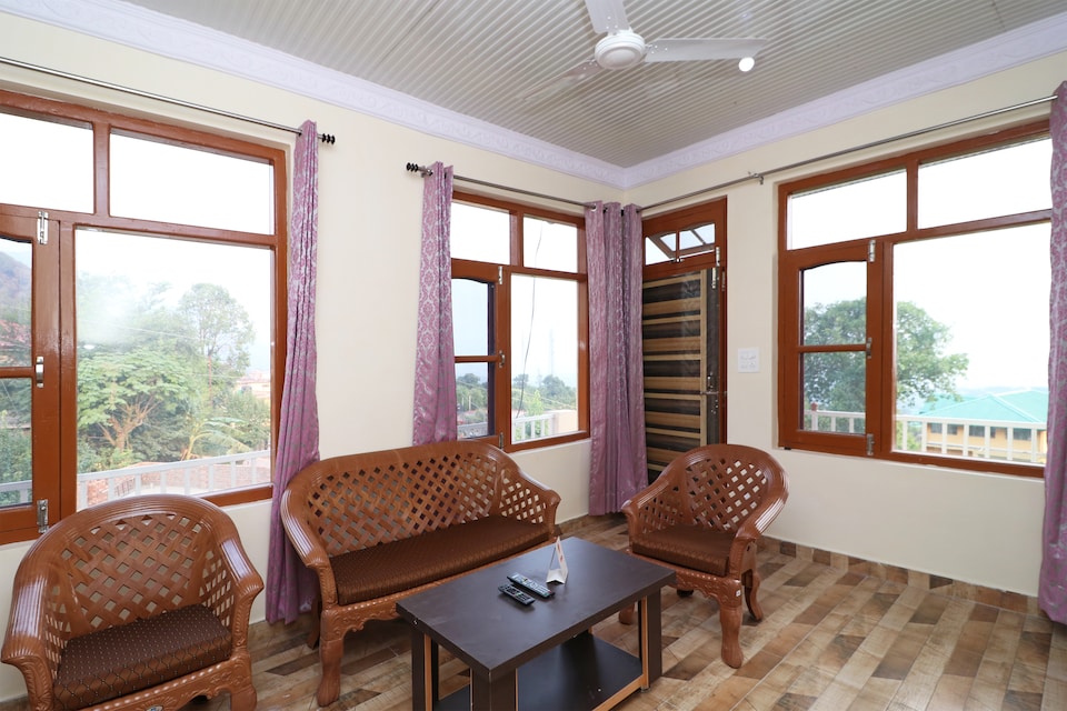 OYO Home 14221 Cozy 1 BHK, Dharamshala, Dharamshala