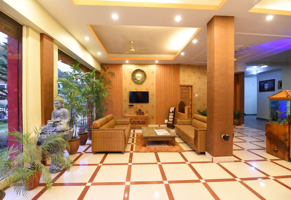OYO Home 14222 Enticing Stay, Kullu Bhuntar Area, Manali