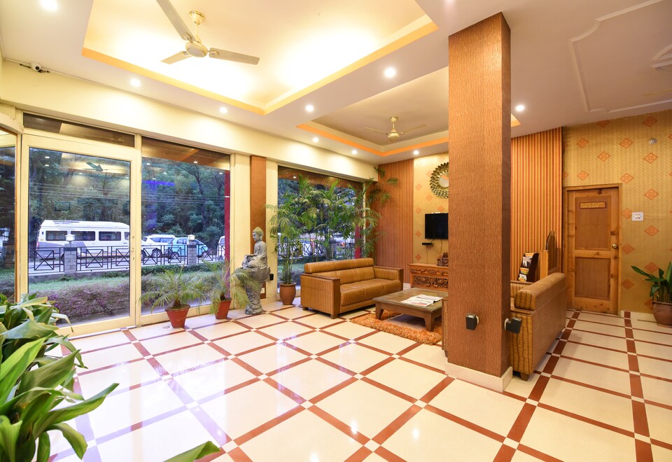 OYO Home 14223 Scenic Stay, Kullu Bhuntar Area, Manali