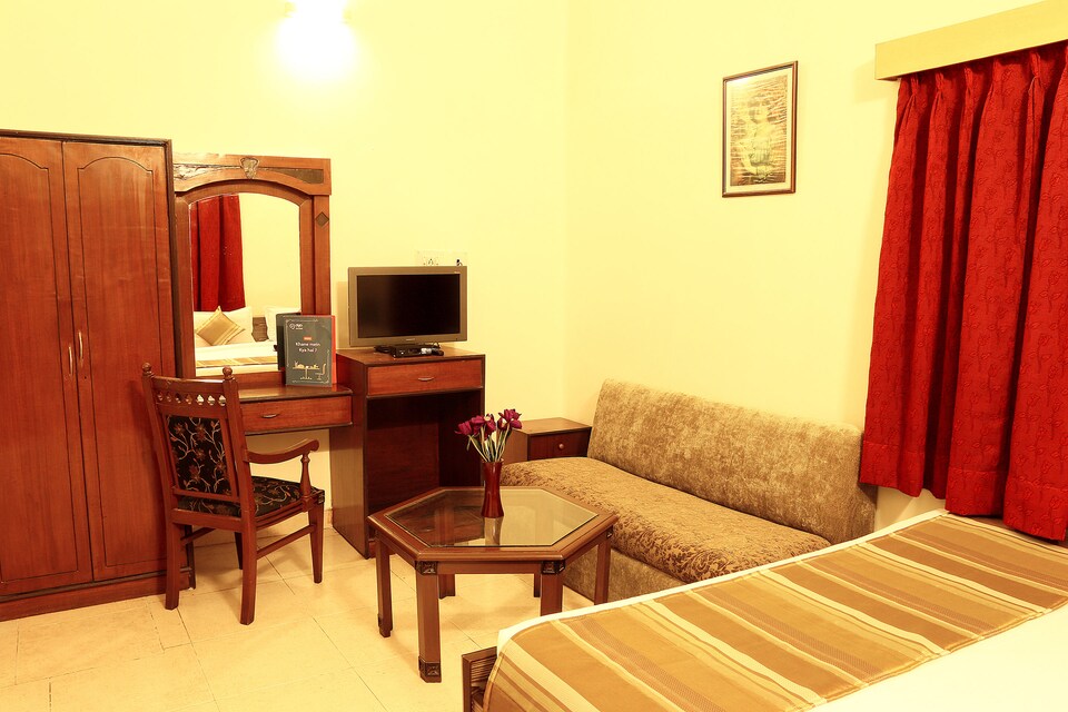 OYO 2625 Hotel Swagath, Ballygunge Kolkata, Kolkata
