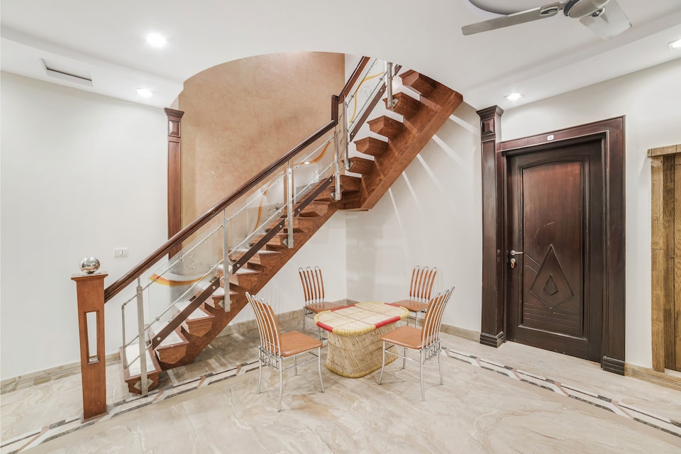 OYO 14231 Santosh Residency, Anand Vihar Delhi, Delhi