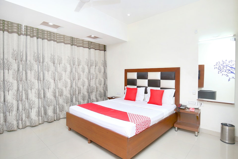 OYO 14243 Hotel At inn, Zirakpur, Zirakpur